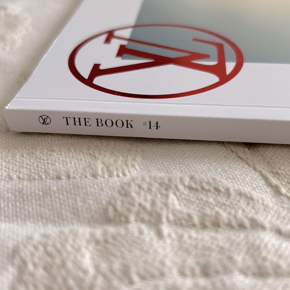Louis Vuitton The Book #14 - Picture 4 of 7